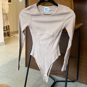 Princess Polly Moving Mountains Long Sleeve Bodysuit — US 2